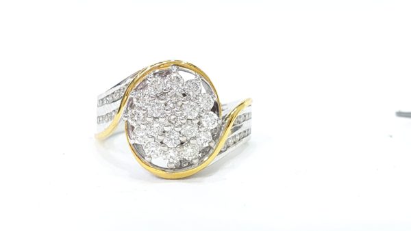 DIAMOND CLUSTER RING IN TWO-TONE GOLD