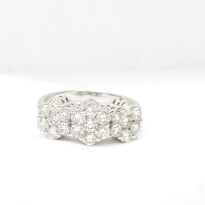 Classic Diamonds Ring 18 Kt White Gold