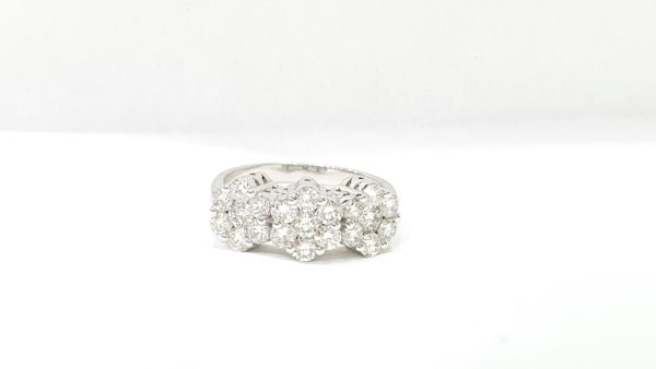 Classic Diamonds Ring 18 Kt White Gold