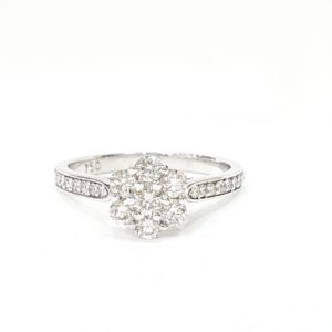 ROUND BRILLIANT CUT CLUSTER DIAMOND RING