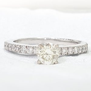 Round Cut Diamond Engagement Ring