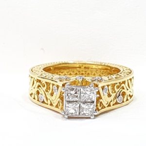 INVISIBLE SET PRINCESS CUT DIAMOND ENGAGEMENT RING