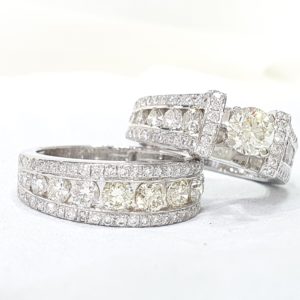 Round Brilliant Classic Engagement Ring & Wedding Ring (Bridal Set)