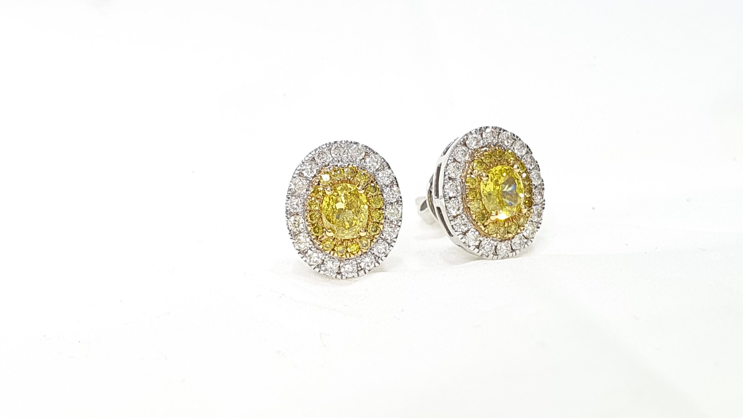 LAB GROWN Diamond Luxe Oval Halo Stud Earrings 2.20 CT. TW. (F-G, VS) 14K  White Gold - DiamondStuds.com