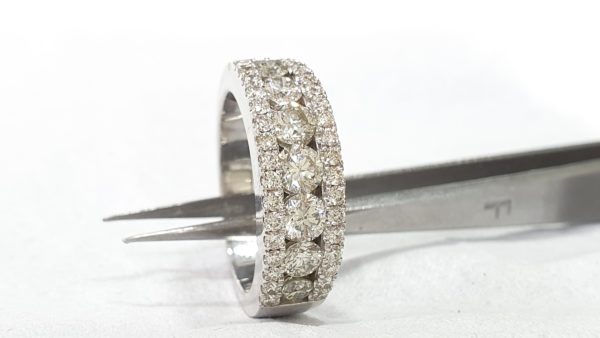 Round Diamond Wedding Band Ring