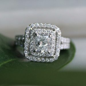 Diamond halo engagement ring