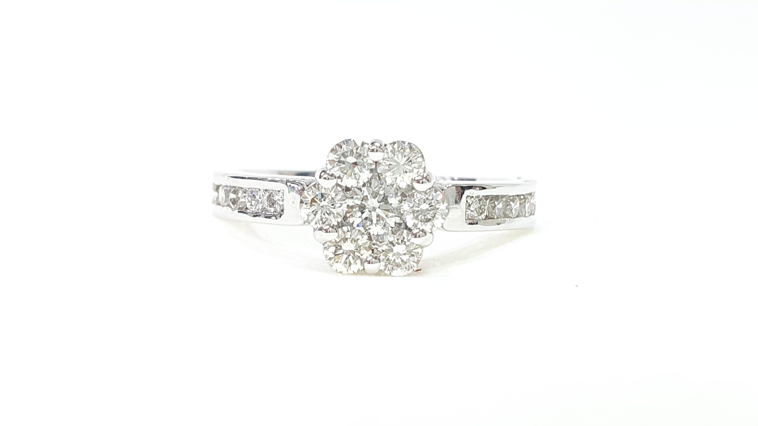 Gold Cluster Diamond Ring | Diamond cluster ring, Diamond wedding bands, Small  diamond rings