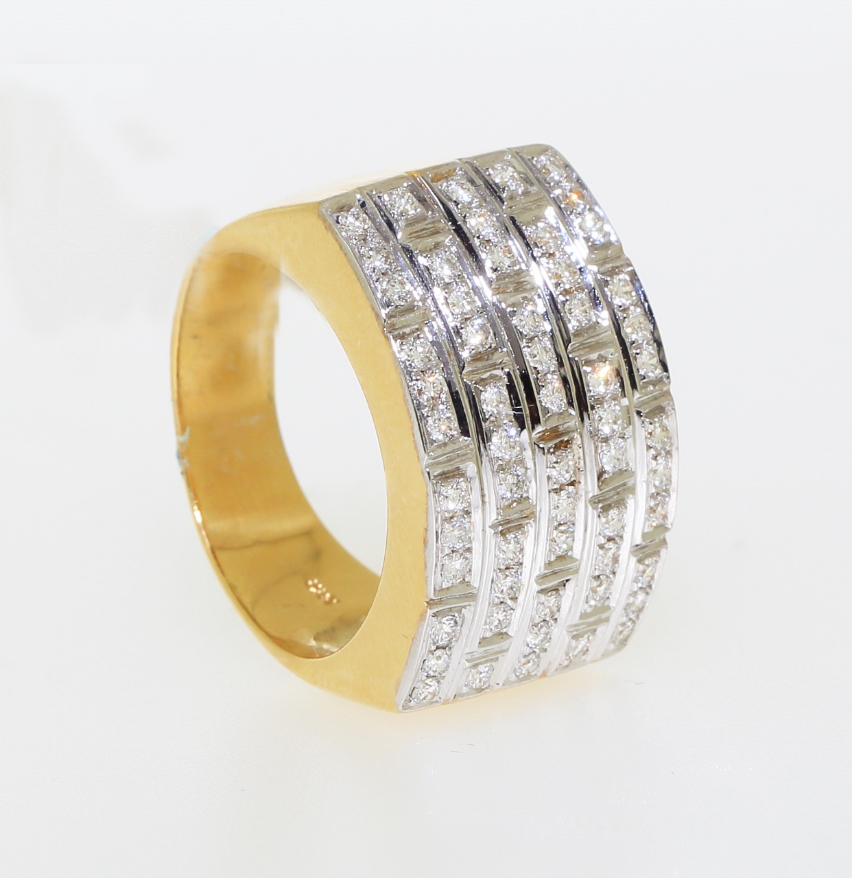 Pinky Ring With Diamonds 18 Kt Yellow Gold – Parasmani Jewellary