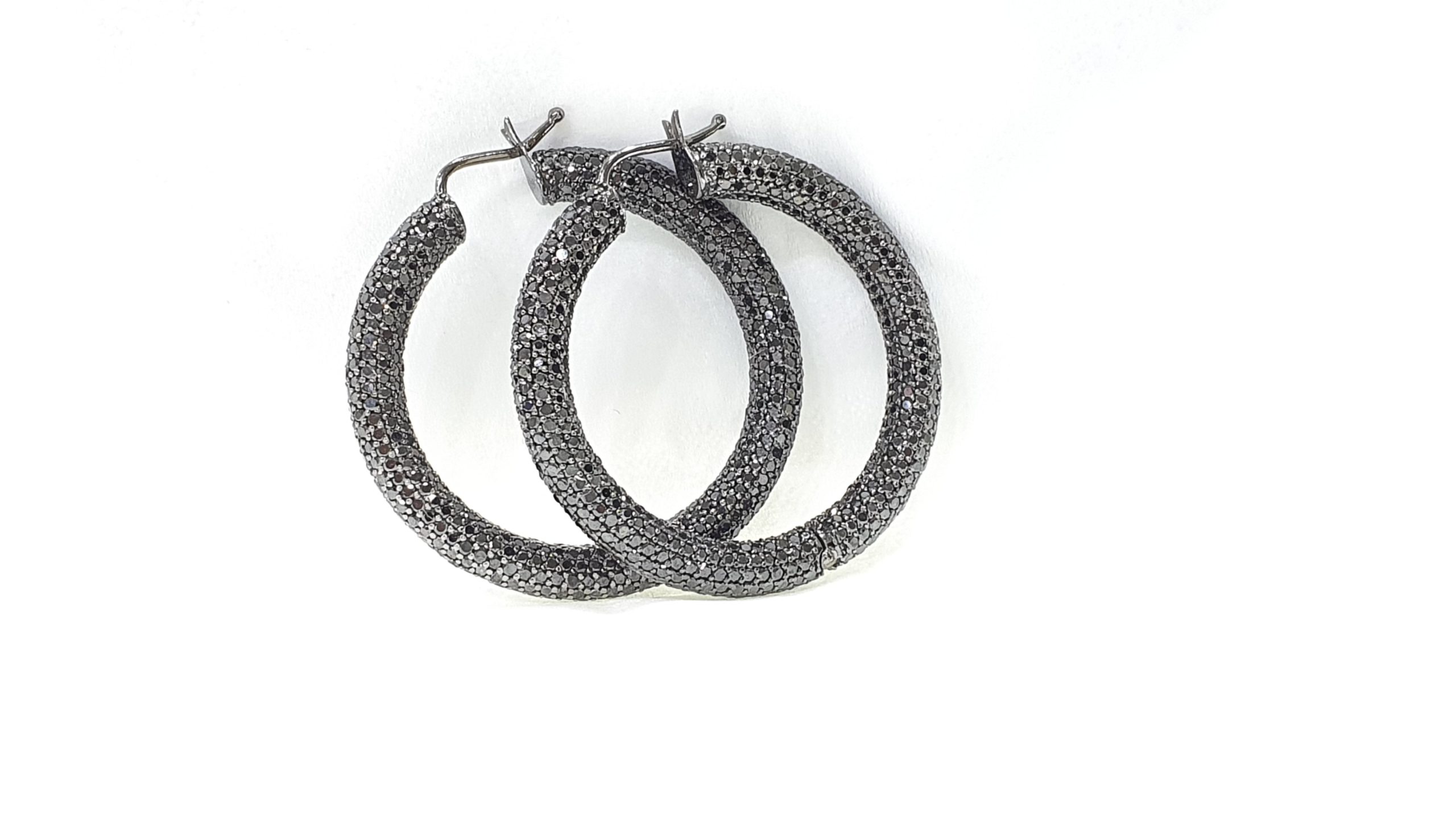 Black Rhodium Round Black Diamond Hoop Earrings 18kt Gold – Parasmani